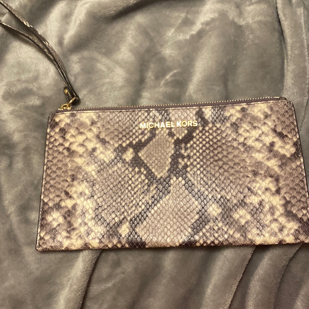 Michael kors clutch